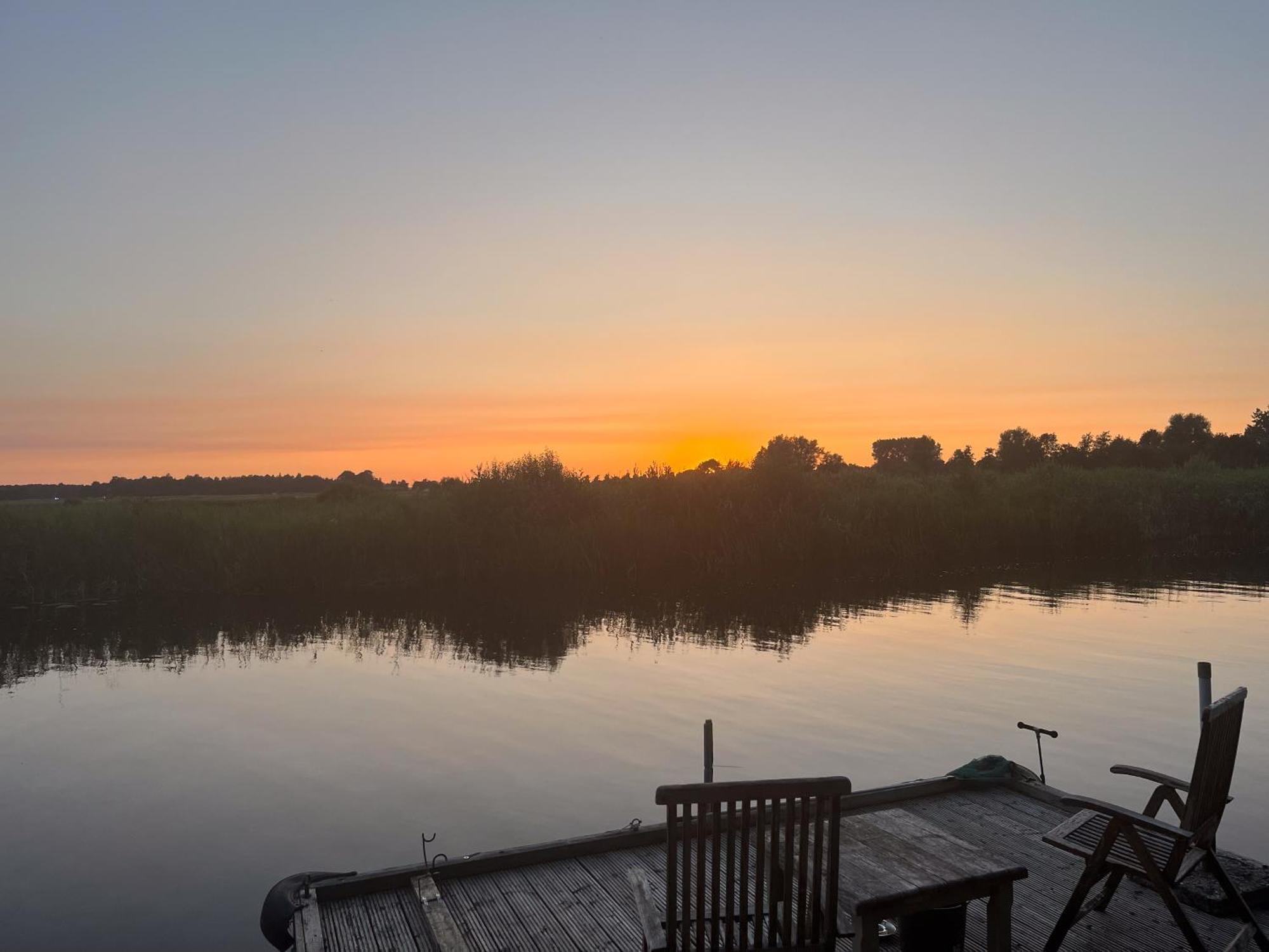 Luxe En Ruim Chalet Met Airco Bij Leekstermeer Matsloot Luaran gambar