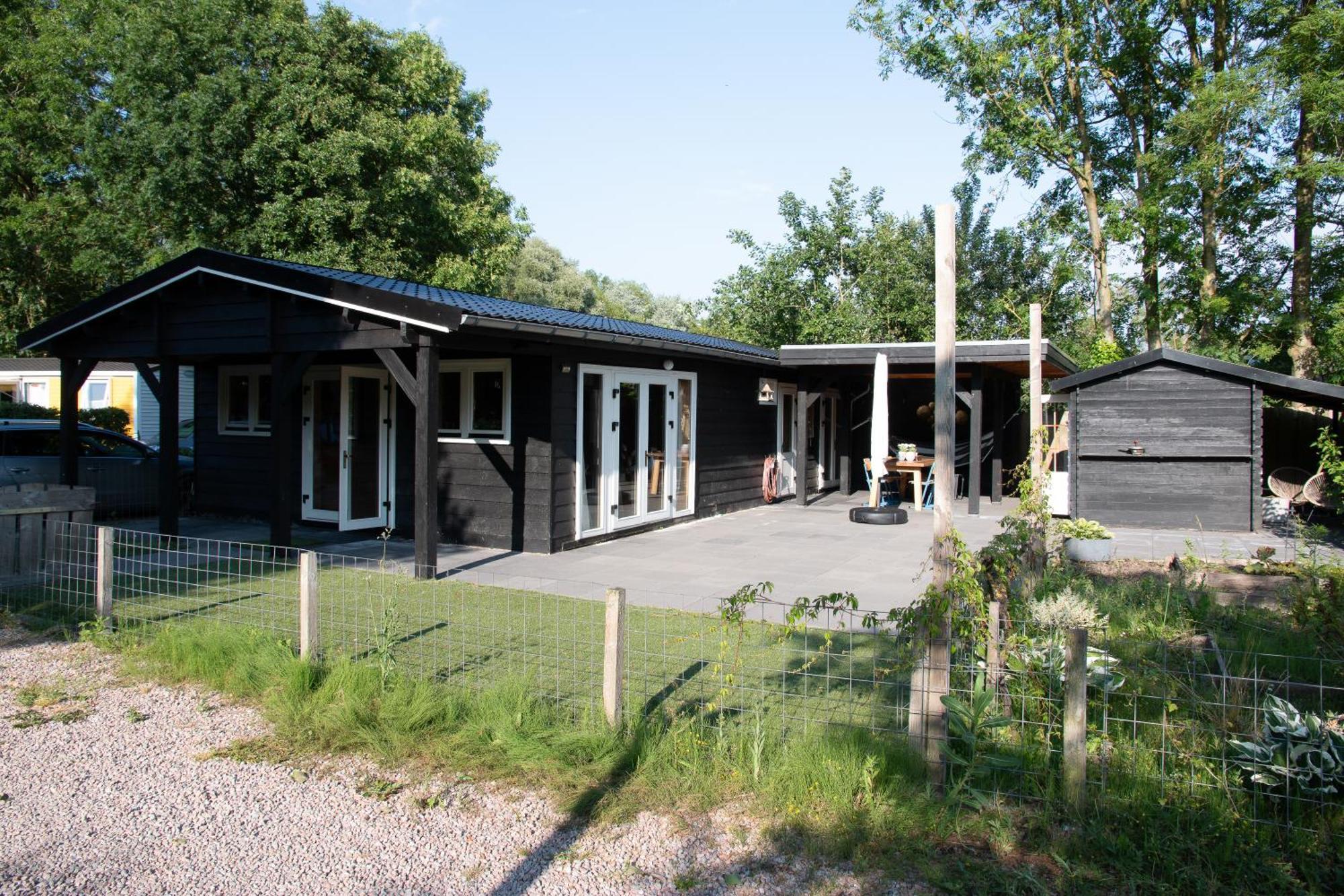 Luxe En Ruim Chalet Met Airco Bij Leekstermeer Matsloot Luaran gambar