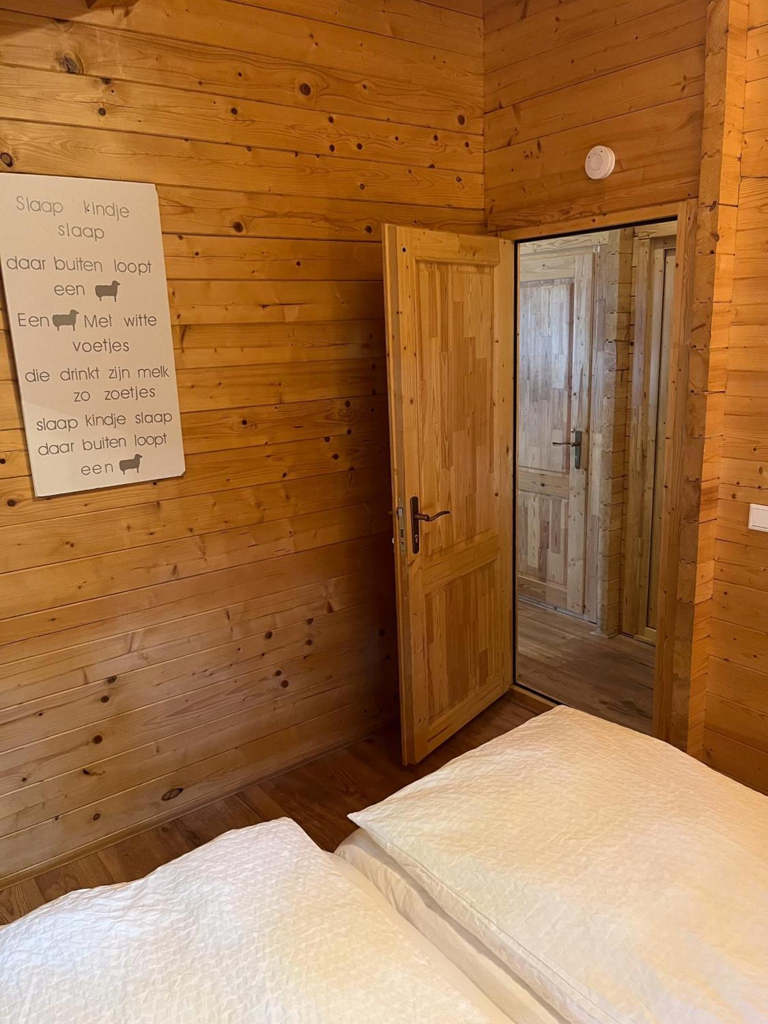 Luxe En Ruim Chalet Met Airco Bij Leekstermeer Matsloot Luaran gambar
