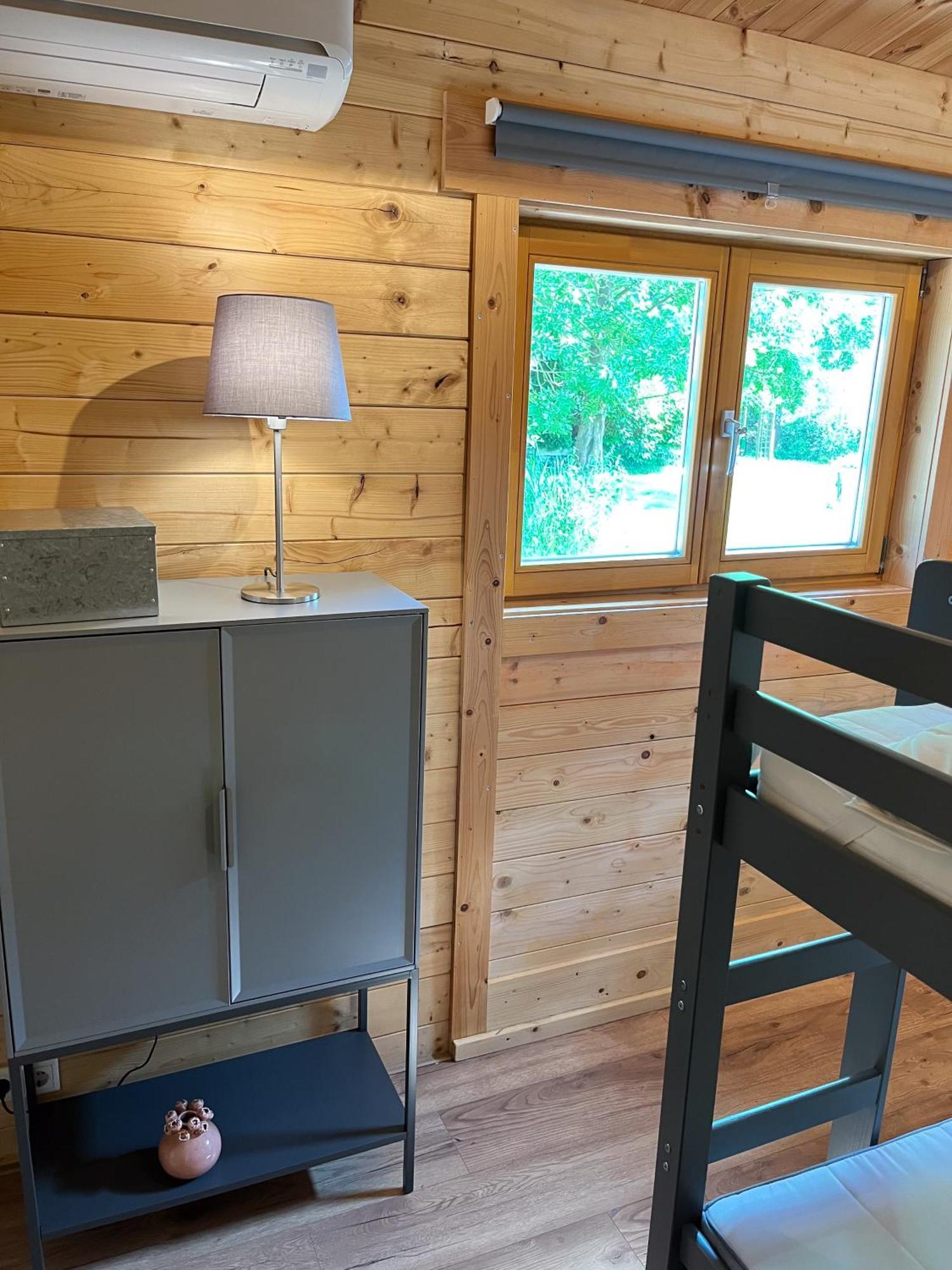 Luxe En Ruim Chalet Met Airco Bij Leekstermeer Matsloot Luaran gambar