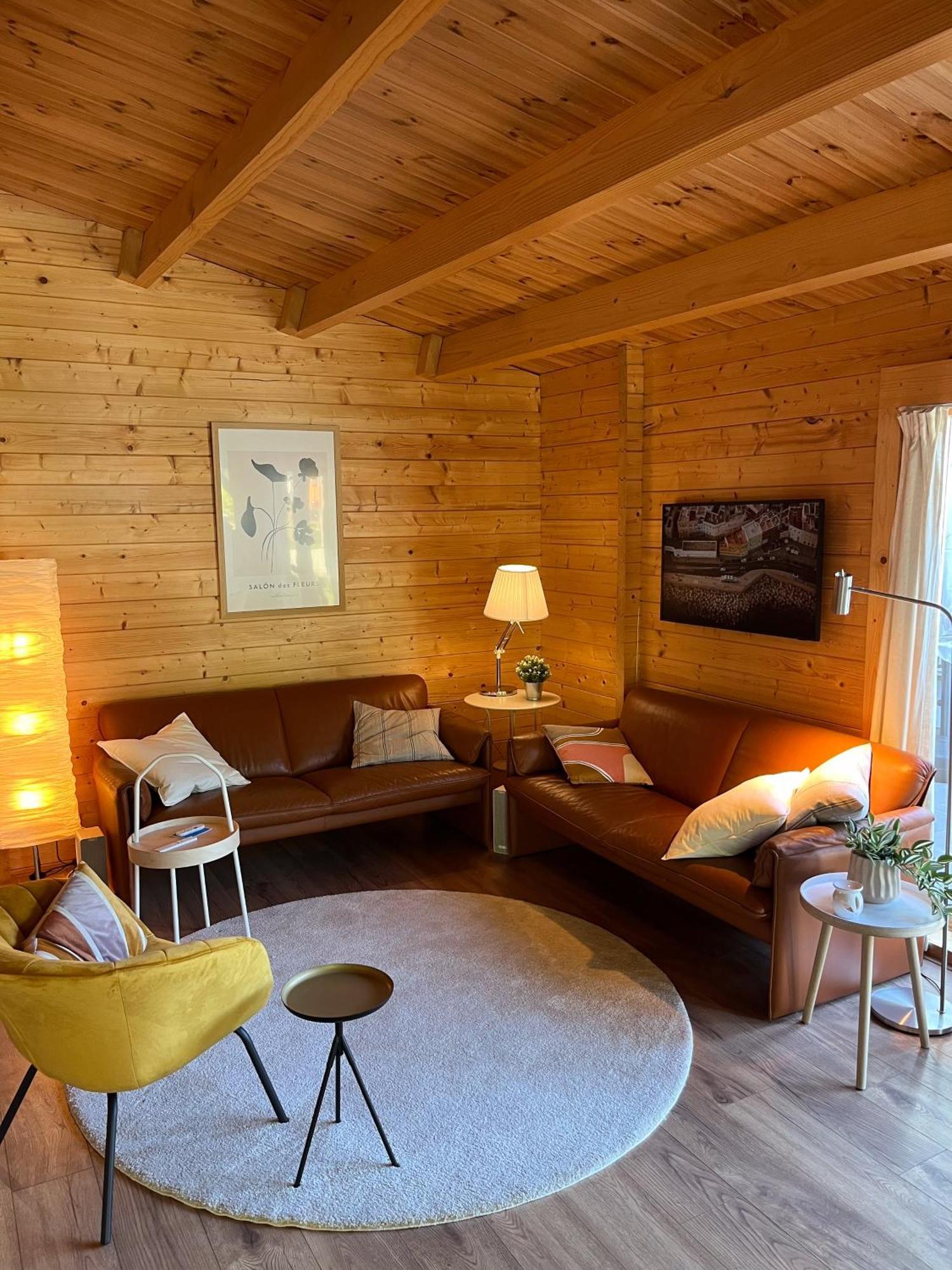 Luxe En Ruim Chalet Met Airco Bij Leekstermeer Matsloot Luaran gambar