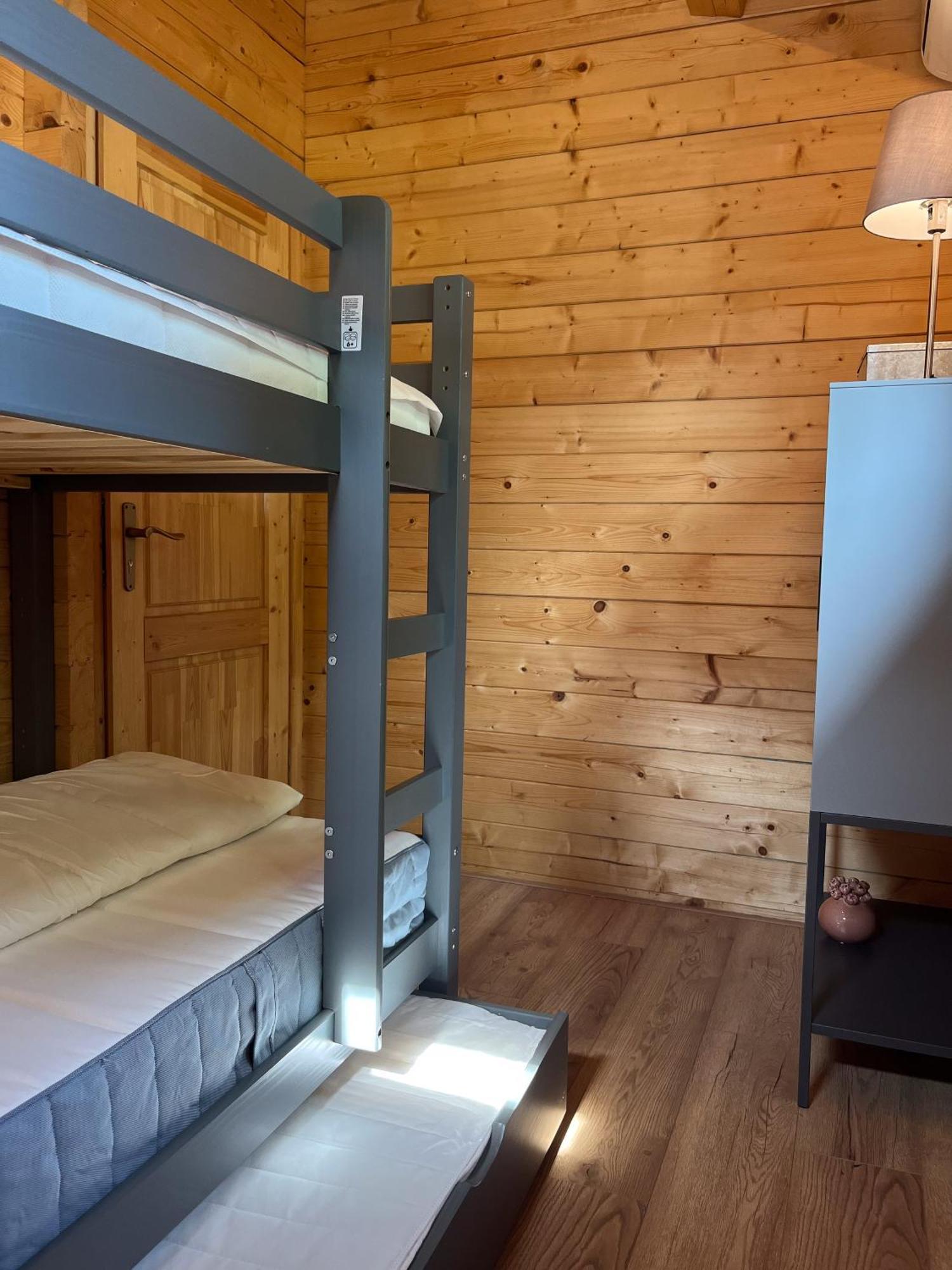 Luxe En Ruim Chalet Met Airco Bij Leekstermeer Matsloot Luaran gambar