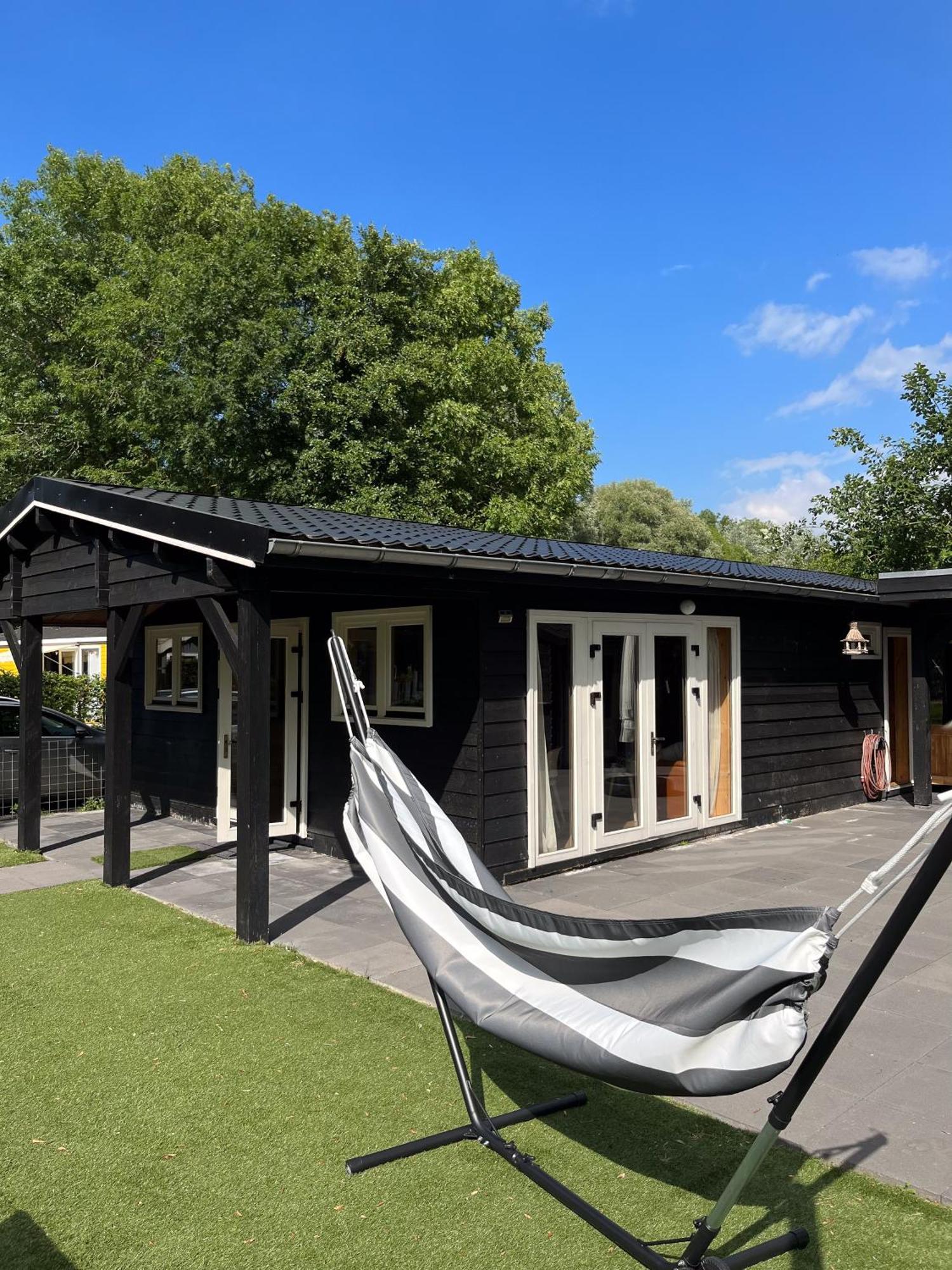 Luxe En Ruim Chalet Met Airco Bij Leekstermeer Matsloot Luaran gambar