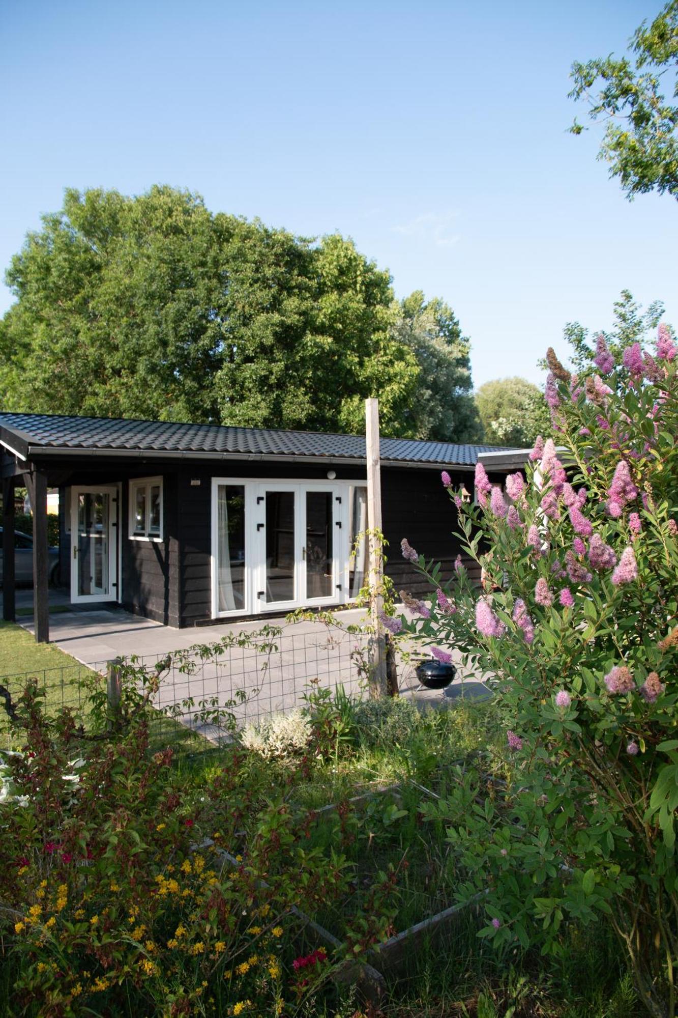 Luxe En Ruim Chalet Met Airco Bij Leekstermeer Matsloot Luaran gambar