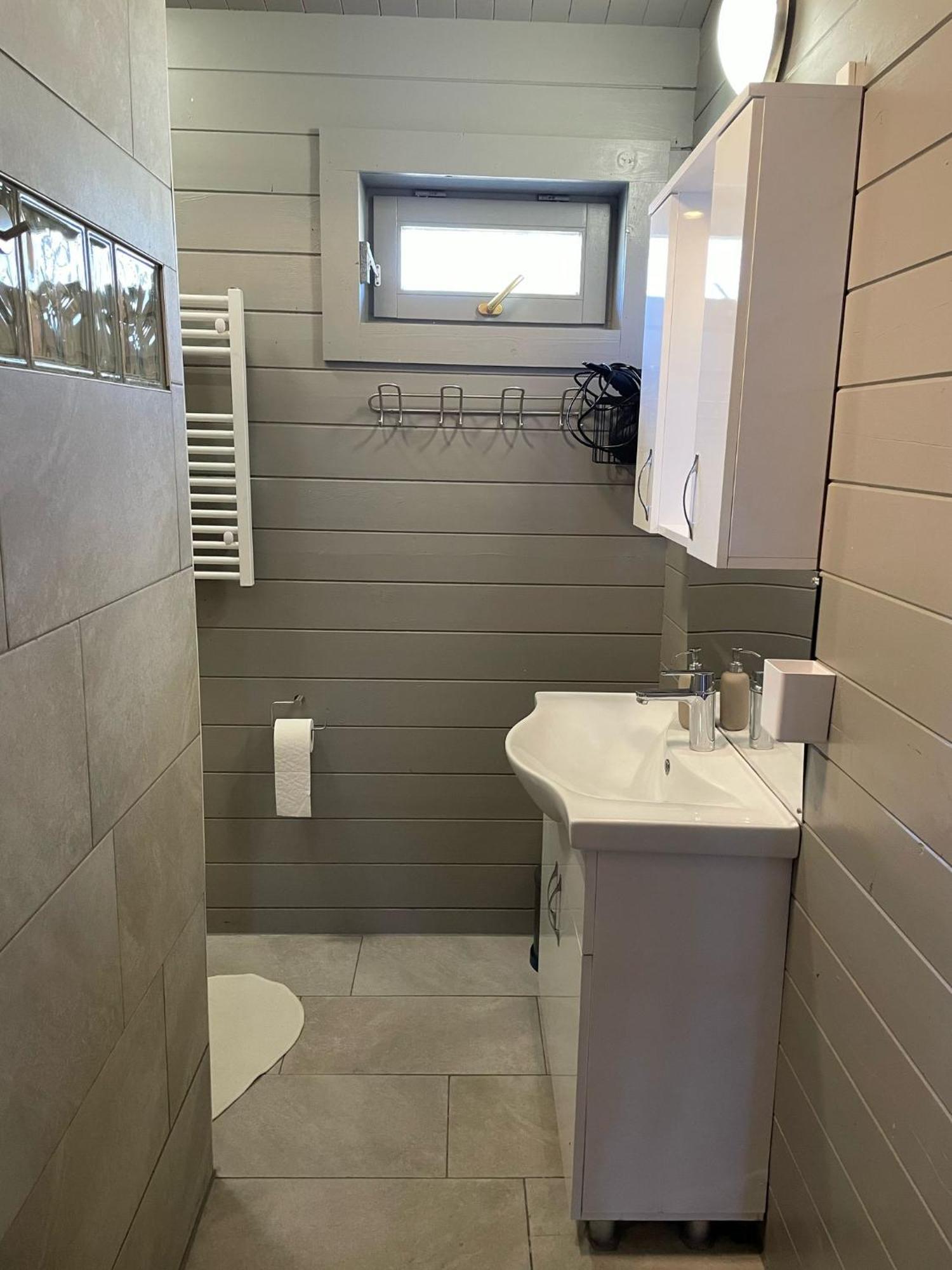 Luxe En Ruim Chalet Met Airco Bij Leekstermeer Matsloot Luaran gambar